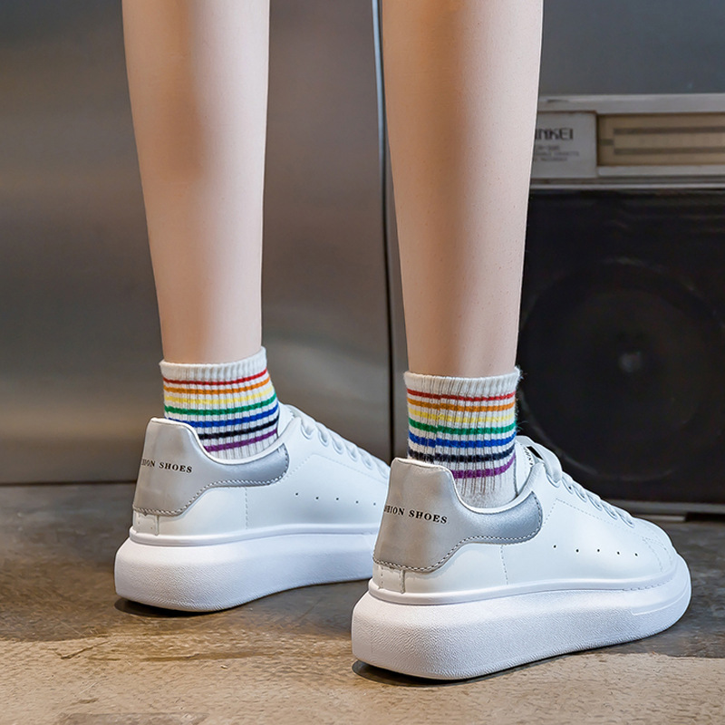 Procesamiento de zapatos personalizados pequeños zapatos blancos 2021 nuevos zapatos de skate para aumentar la altura de zapatos de mujer zapatos deportivos casuales de fábrica de fuentes image 4