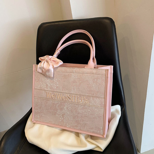 Large-capacity bag women's  new summer versatile shoulder bag this year's popular texture portable commuter tote bag