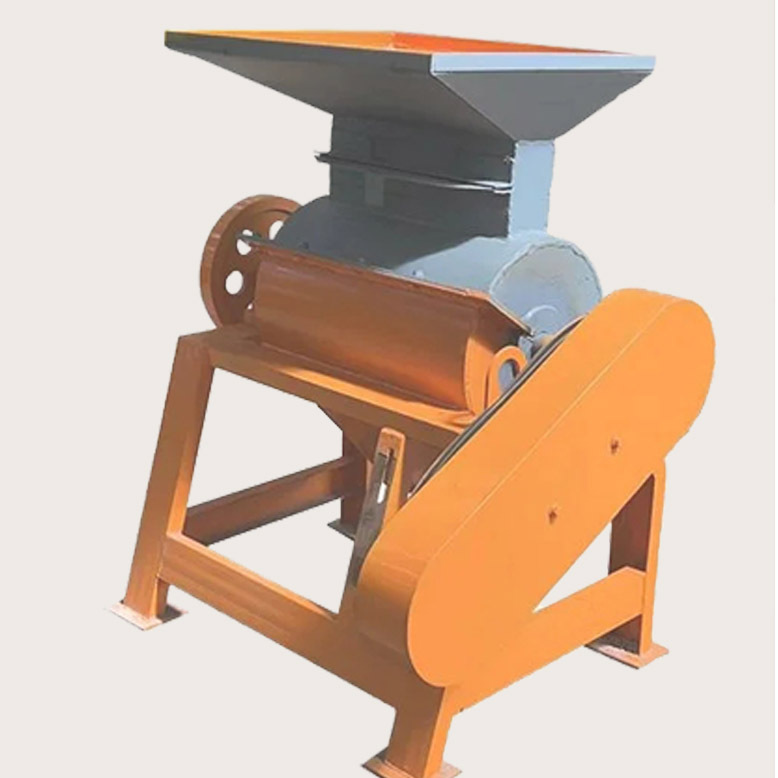 Dispositivo de producción de fertilizante compuesto en polvo para pulverizador de urea tipo triturador de material estructural de jaula