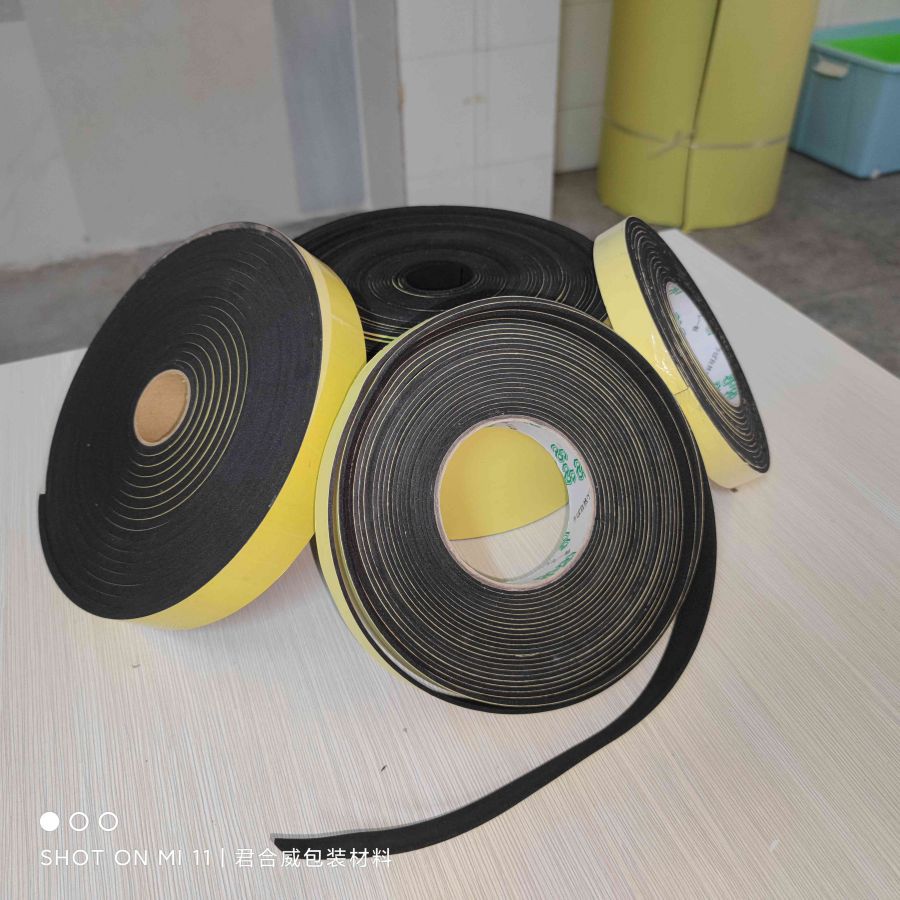 Fábrica en stock adhesivo fuerte cinta de espuma EVA cinta de esponja negra resistente a altas temperaturas tira de sellado insonorizada anticolisión