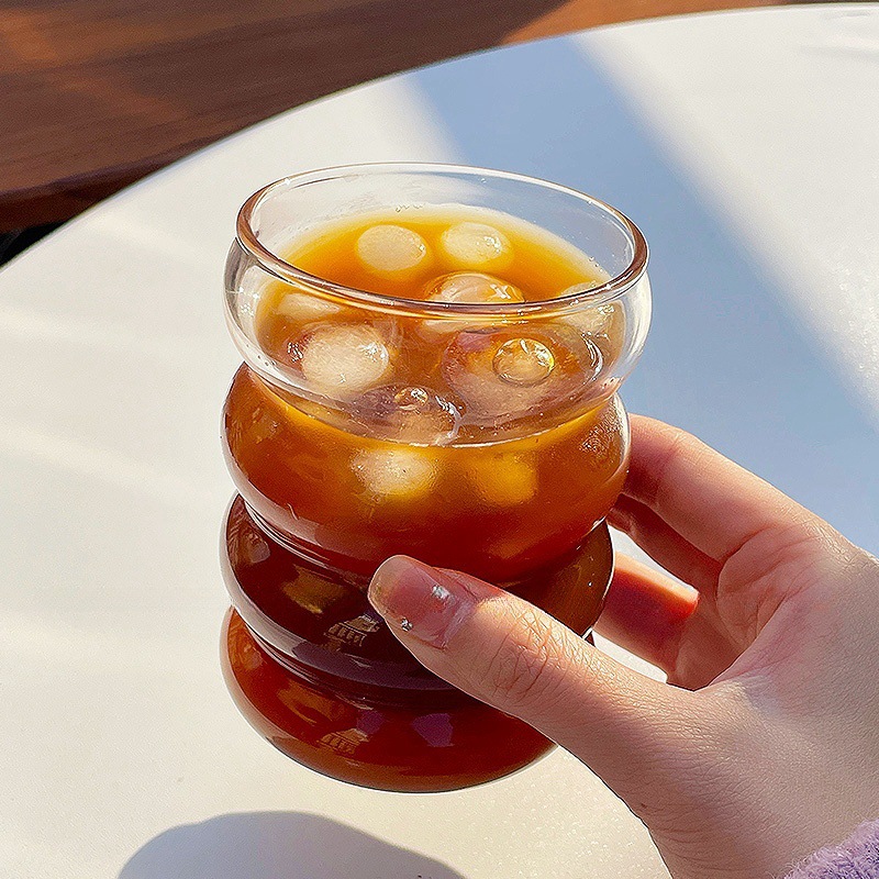 Taza de oruga Taza de agua resistente al calor Taza linda transparente de alto valor Taza de café con leche Taza de vidrio de borosilicato para el hogar