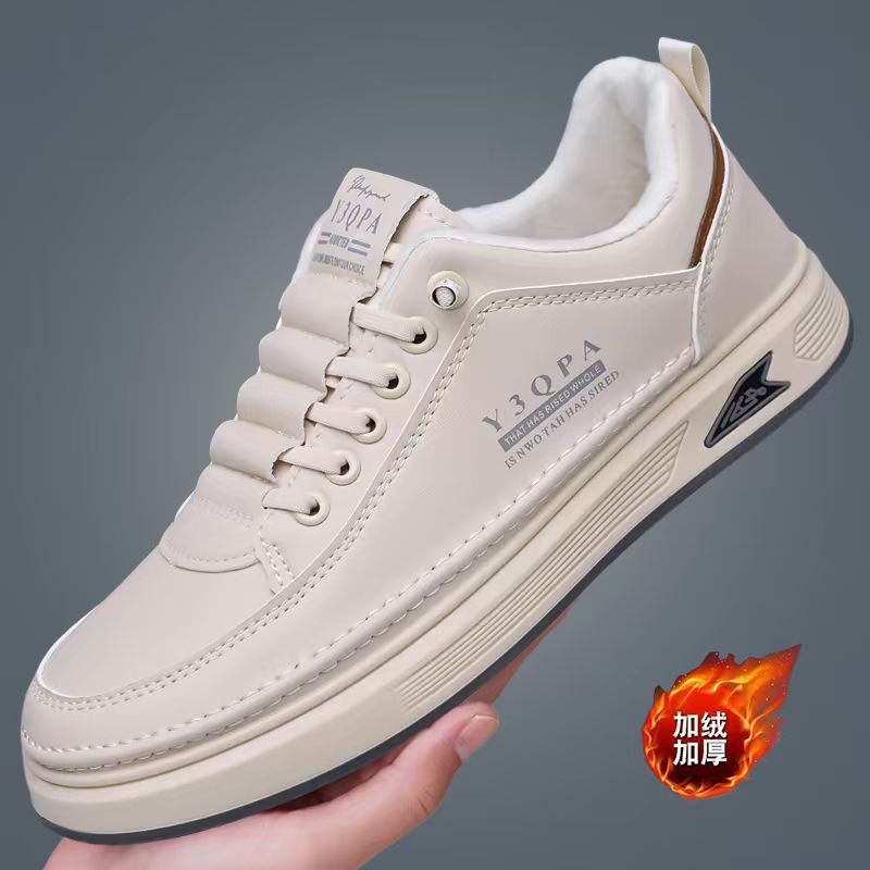2025 invierno nuevos zapatos de hombre zapatos de suela suave zapatos blancos pequeños zapatos deportivos casuales gruesos zapatos de calentamiento de lana