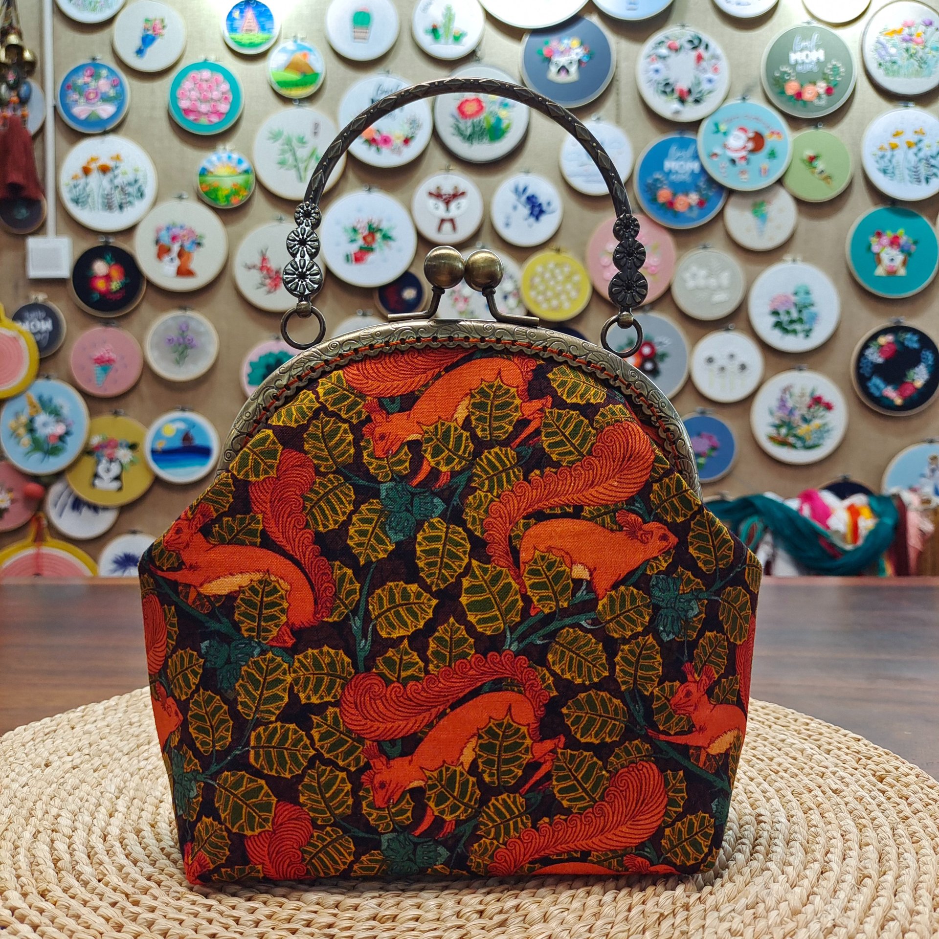 Nuevo estilo creativo hecho a mano diy billetera boca bolsa de oro bolsa de almacenamiento de material auto-bordado bolsa de patchwork bolsa de mensajero