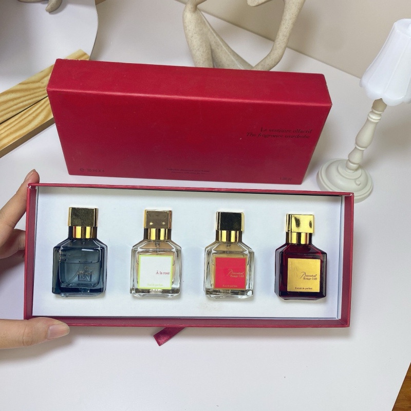国境を越えた外国貿易 バンコク中サンプル香水 4点セット ジャンゴールデン540 レッド540 ローズ 30ml 4点セット|undefined