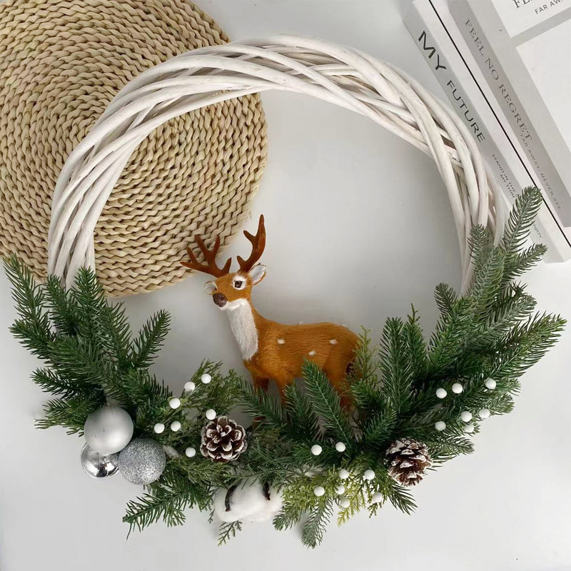 Decoraciones navideñas Corona de ratán Arreglo de ventana de alce Colgador de puerta Tara de Teng Arreglo del lugar Guirnalda de Navidad al por mayor