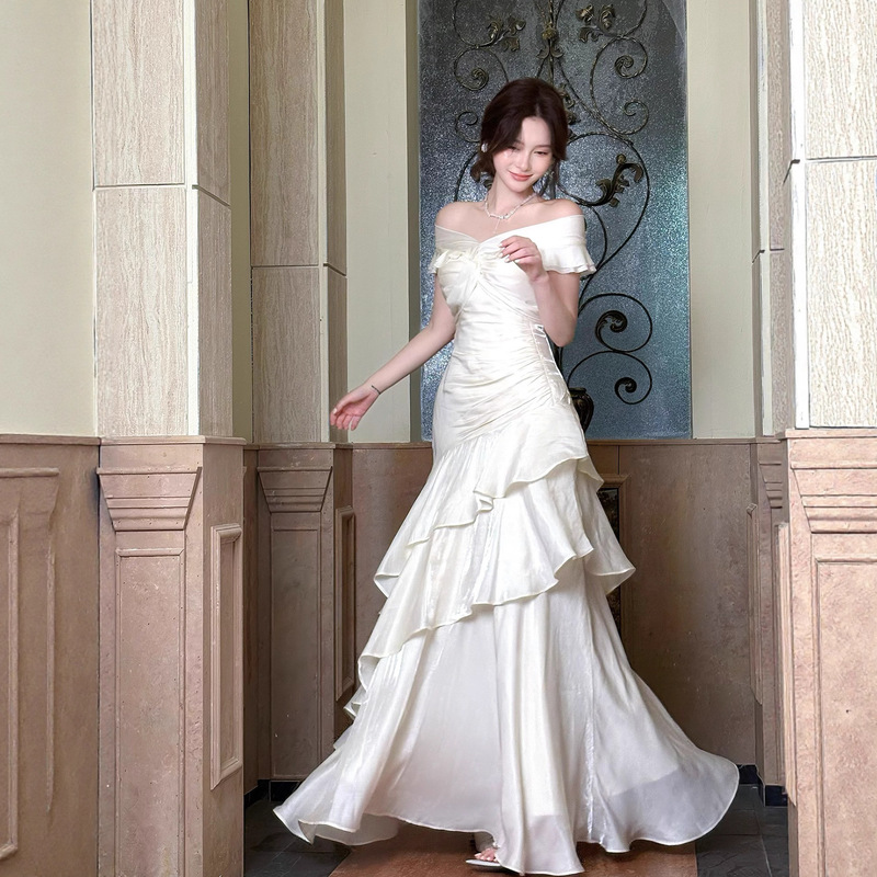 French-Style Off-The-Shoulder Light Luxury Niche Wedding Dress 2026 New Model Ball Gown Evening Host Dress High-End Mermaid Dress