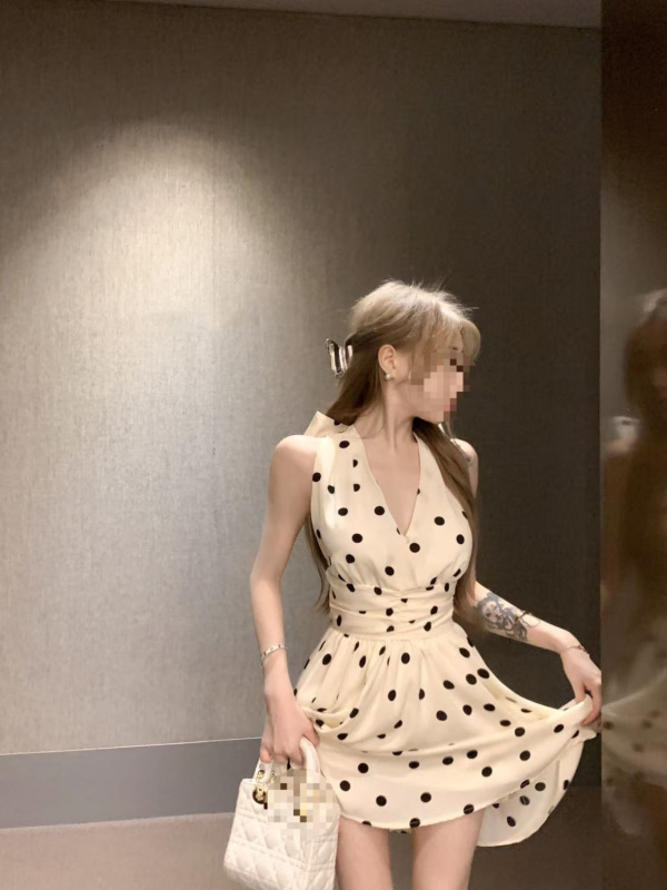 Bow-tie strap backless polka dot halter neck dress, new summer style, sweet and spicy, waist-cinching, slimming, elegant A-line short dress