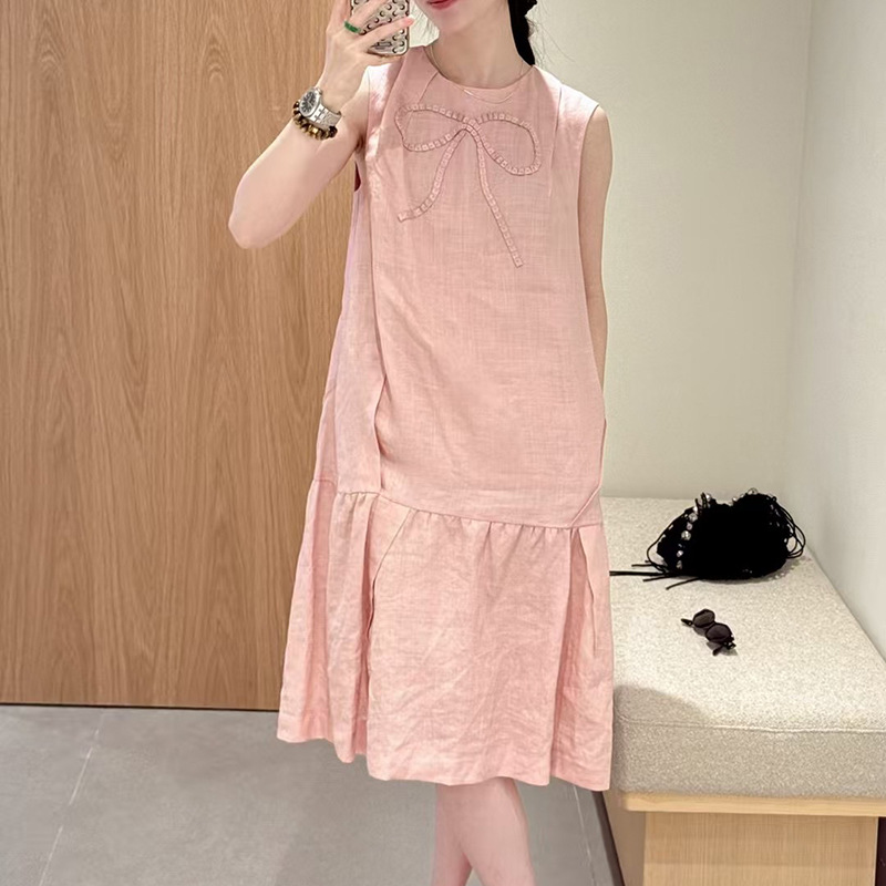 Three dimensional design summer long skirt with bow with a round…
