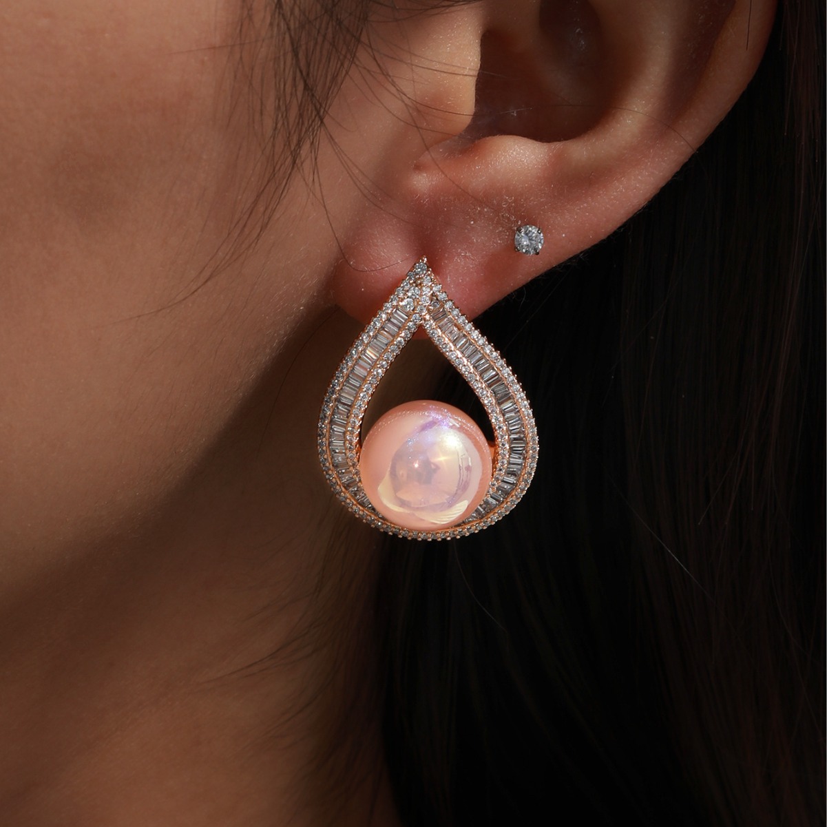 Pendientes de perlas de imitación en forma de gota de agua de aleación de cobre xuping pendientes de perlas de alta costura de verano pendientes de orejas elegantes retro europeas y americanas