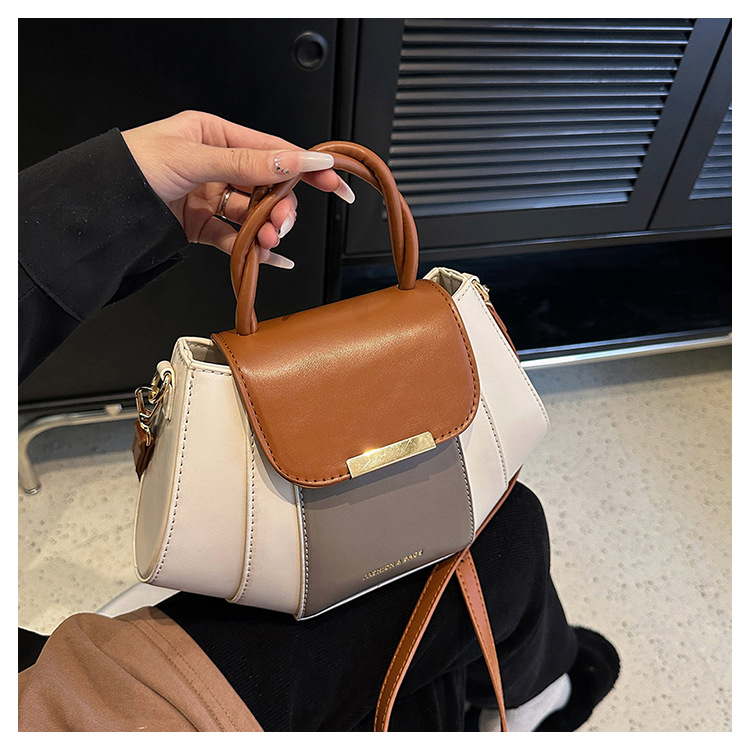 577g Weight Polyester Lining Material Zipper Closure Type Single Shoulder Strap Strap Type Crossbody Bag Bags Type Casual, Daily Occasion Pu Leather Material Color Block Pattern All Seasons Season Women's Gender Streetwear Style Square Shape Medium Size Women's Medium Pu Leather Color Block Streetwear Square Zipper Crossbody Bag 37