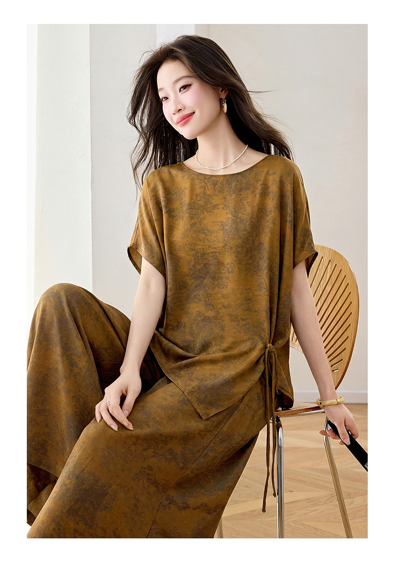 Bộ áo crop top phối quần ống rộng in họa tiết hoa không đối xứng mùa hè 2026 — màu tím, màu vàng chi tiết 15