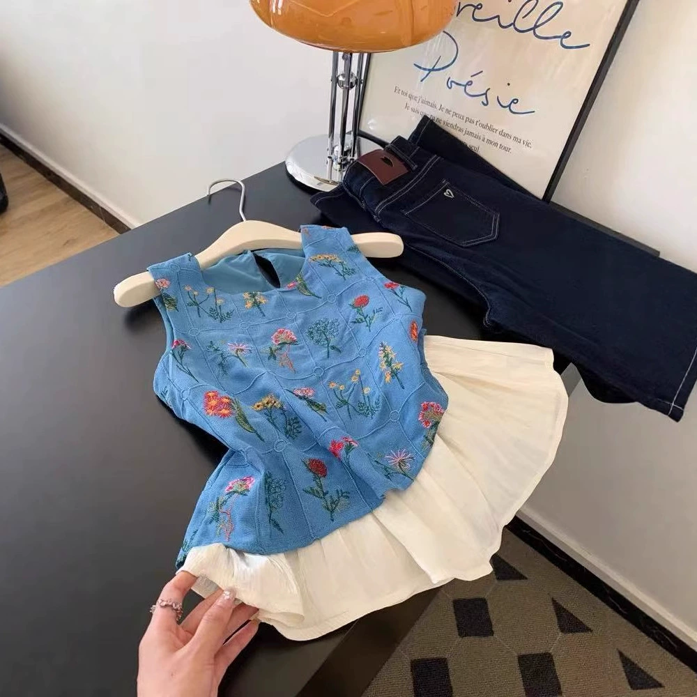 Новый маленький жилет на подтяжках в национальном стиле в китайском стиле с вышивкой для женской летней верхней одежды, дизайнерский топ без рукавов с открытыми плечами и ощущением высокого класса