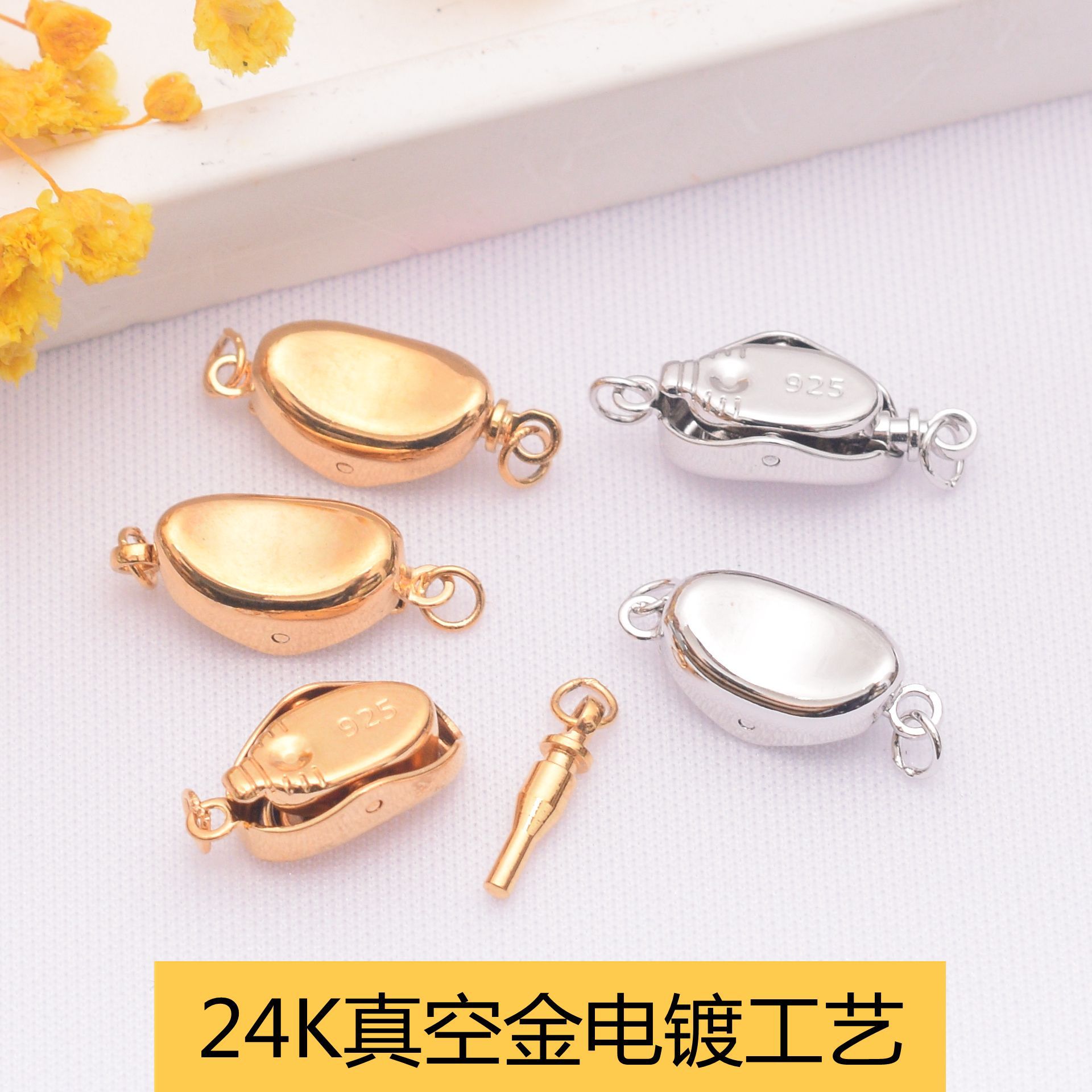 Bar with clasp
