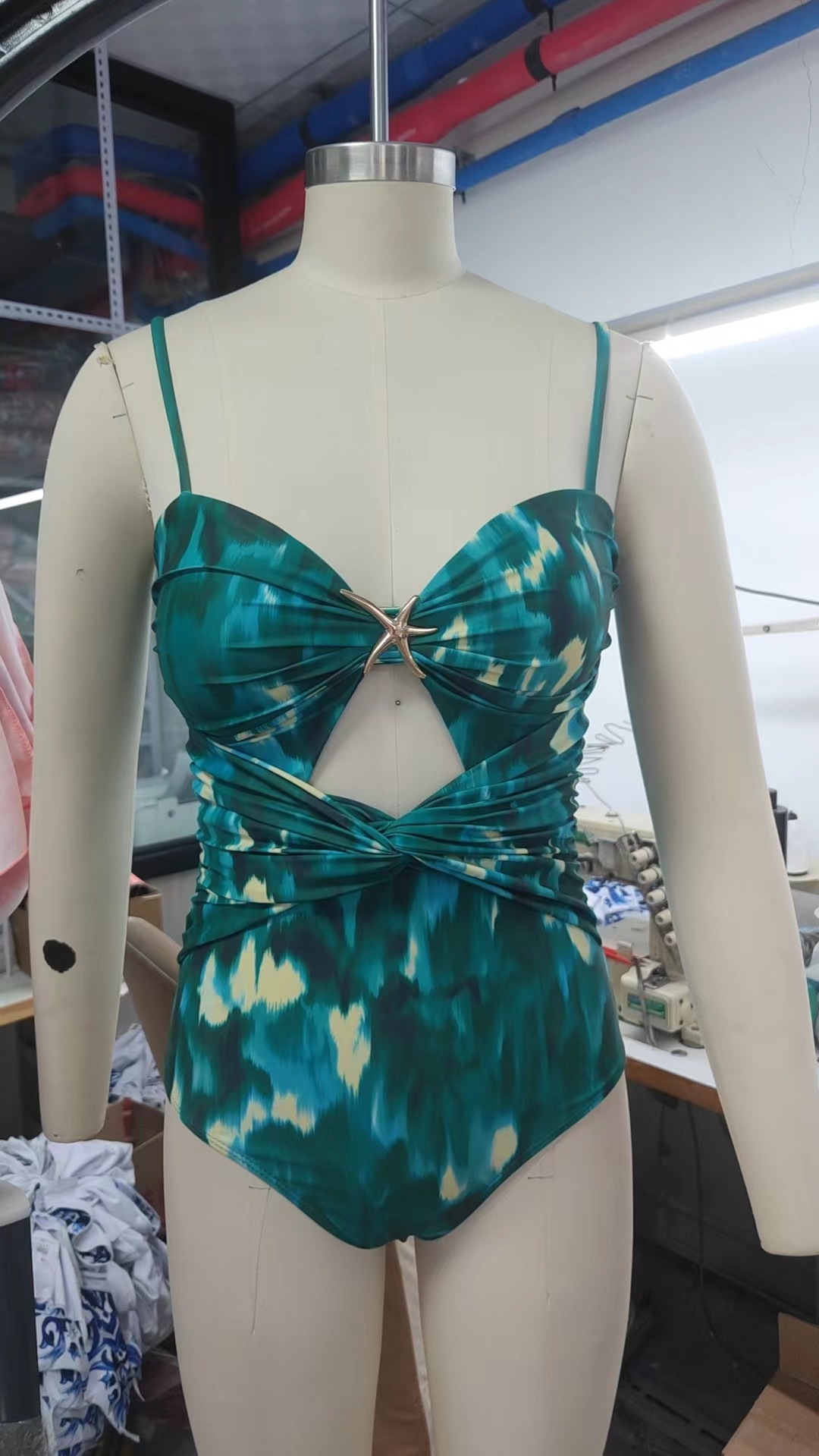 231g Weight Sleeveless Sleeve Length Nylon, Polyester Fabric Type Regular Top Length Bodysuit Tops Type 2 Pieces Quantity Swimming Occasion Strap Neckline Skinny Fit Type Color Block Pattern Women's Gender Sexy Style Women's Sexy Color Block 2 Pieces One Piece Swimwear 无