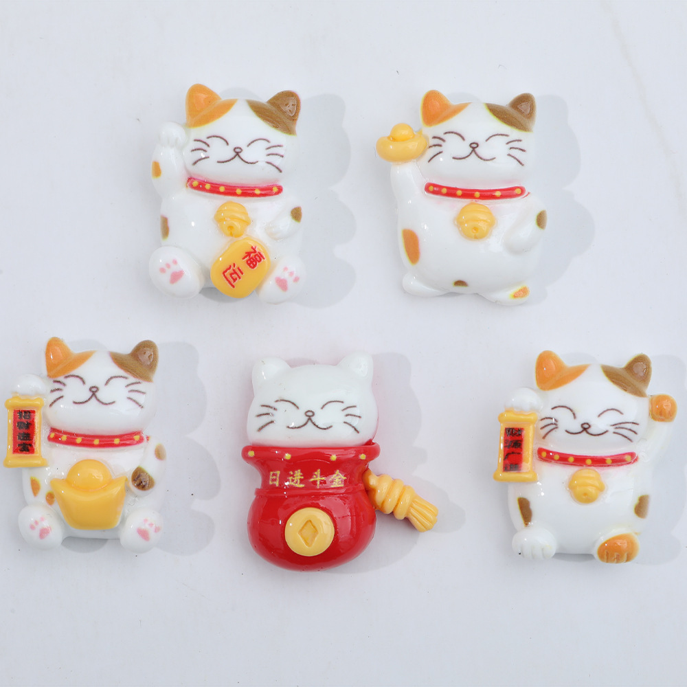 De dibujos animados Lucky Cat resina accesorios de Los Niños Diversión hecha a mano DIY crema pegamento llavero horquilla refrigerador pegatina Accesorios Al Por Mayor