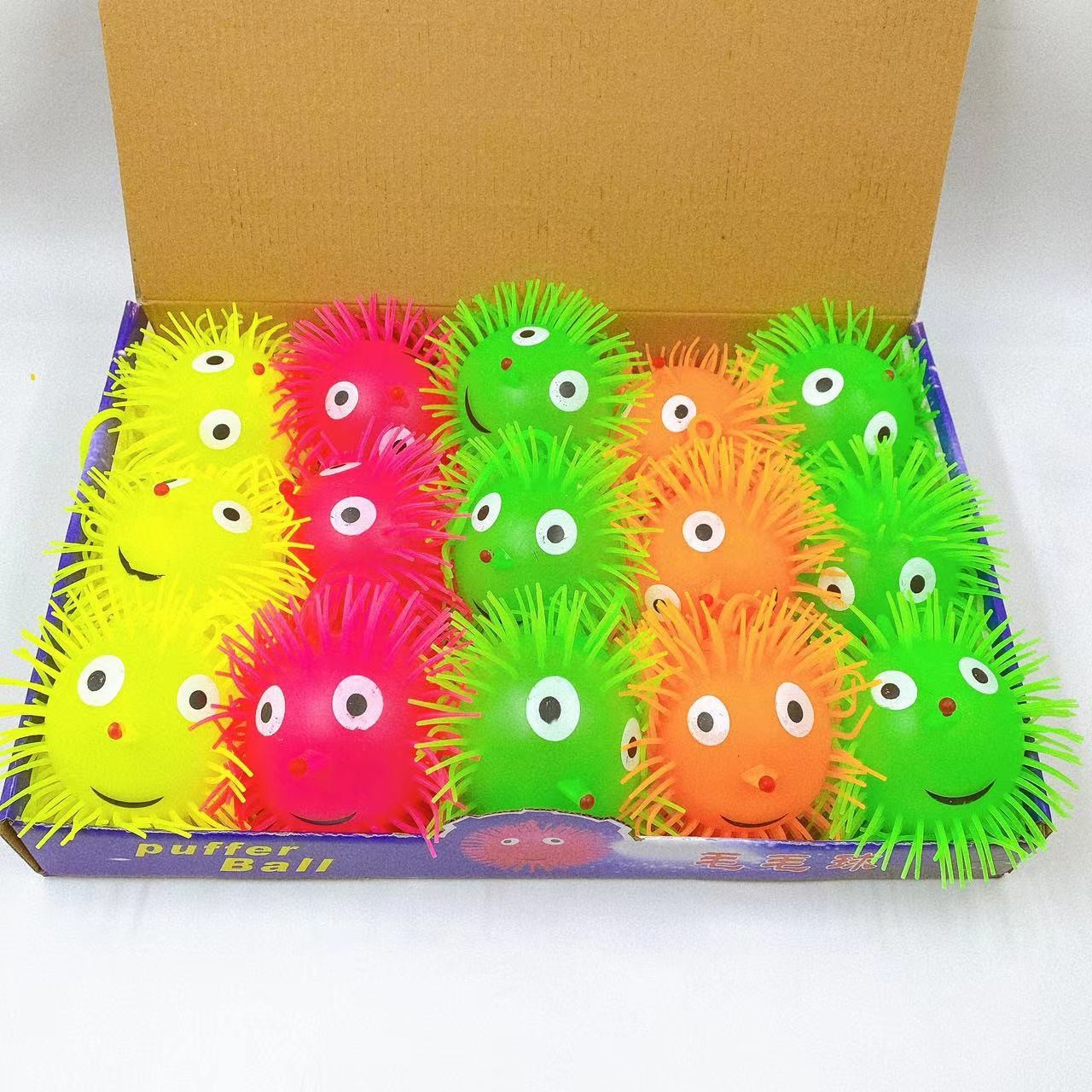 15 una caja de juguetes luminosos largos peludos orugas erizo elástico flash ventilador juguetes bola al por mayor