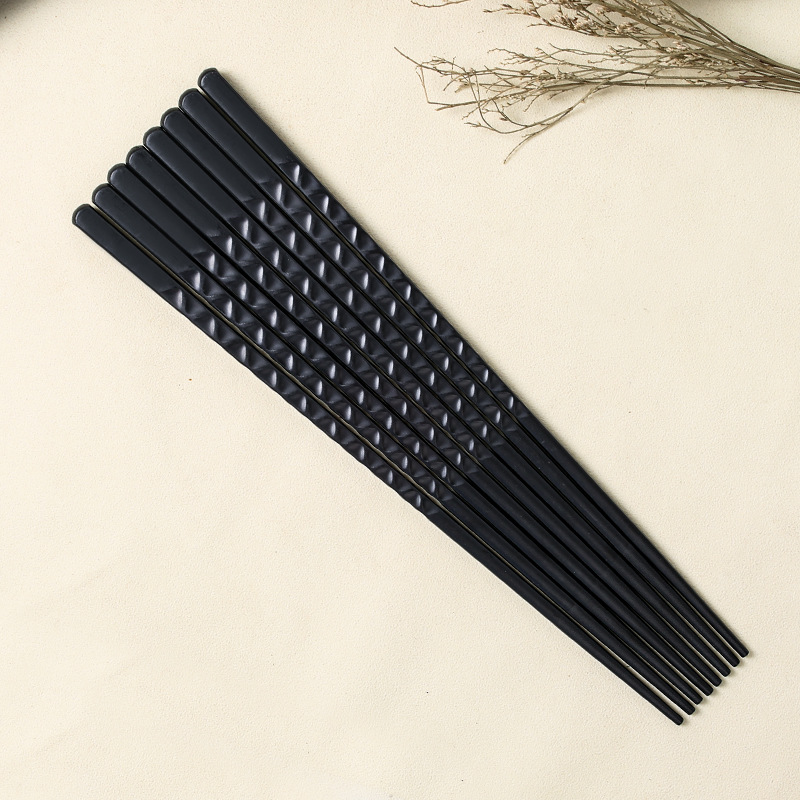 Nuevo hogar palillos de aleación de estilo japonés palillos puntiagudos palillos negros de alto aspecto palillos sin moho kuaizi al por mayor