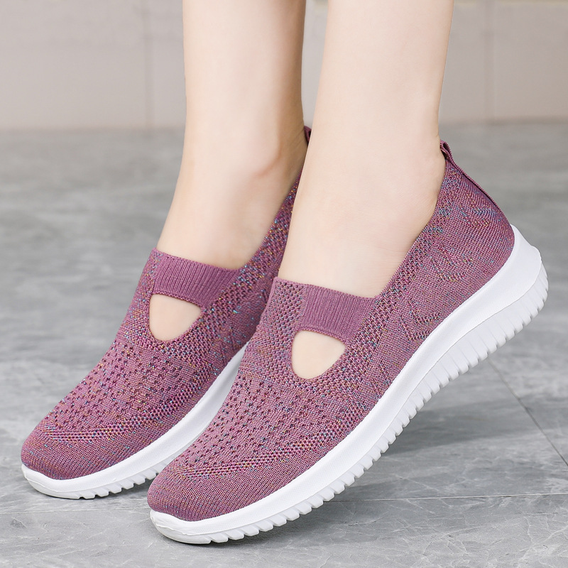 Viejos zapatos de tela de Beijing para mujeres mayores zapatos de verano ligeros suaves de mediana edad y ancianos zapatos de abuela cómodos transpirables un cabello