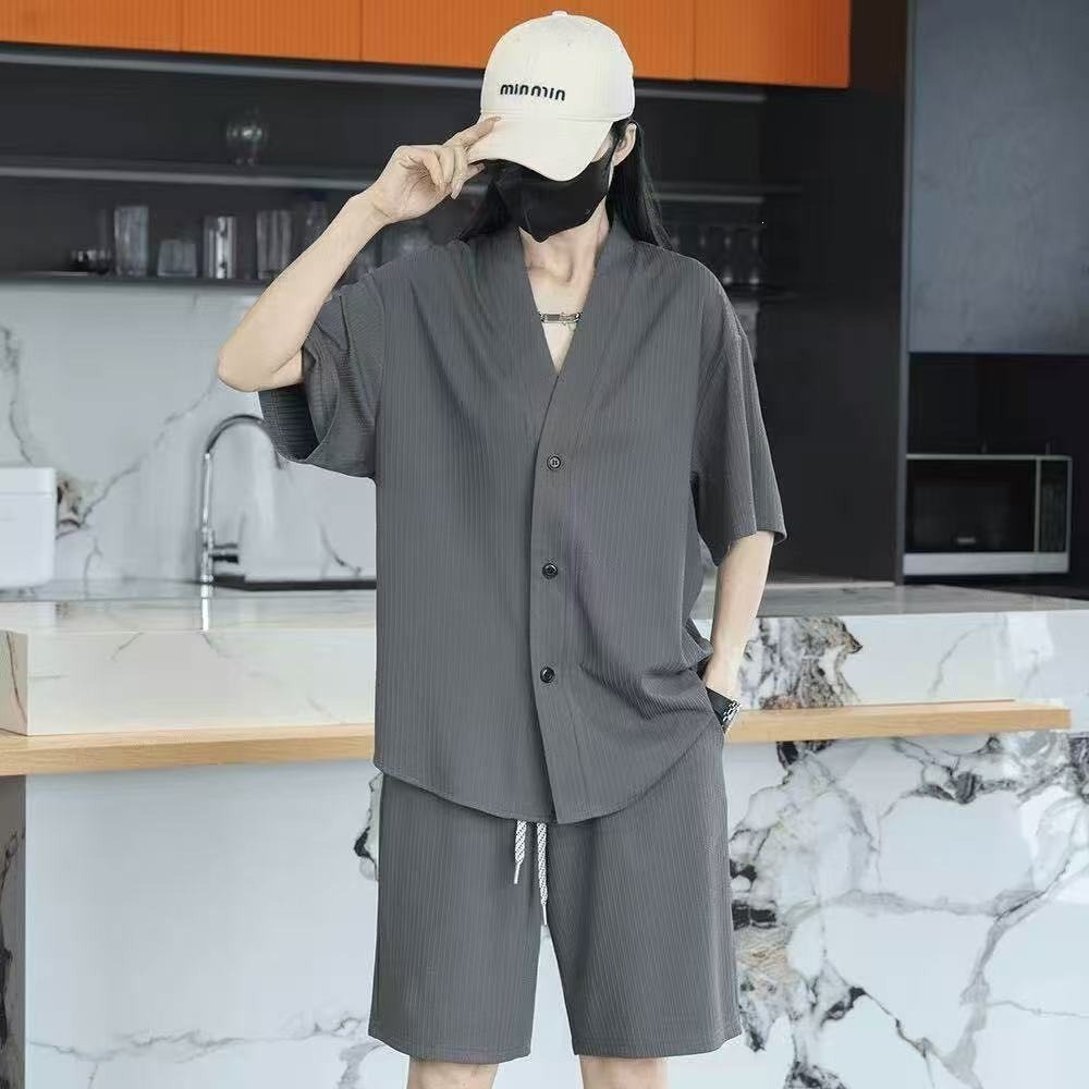 夏季轻薄透气冰丝休闲套装男潮牌痞帅V领短袖短裤纯色运动两件套