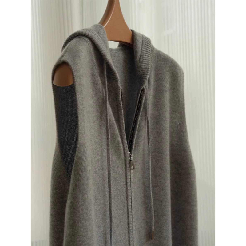 Vintage-Inspired High-Quality Japanese Knit Vest Sleeveless Gray Hooded Zip-Up Cardigan Sweater for Women