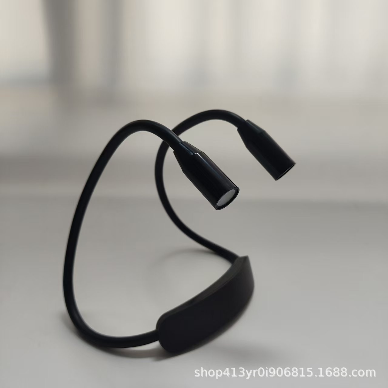 专拍LED挂脖阅读灯学生宿舍被窝学习跑步看书护眼USB充电小夜读