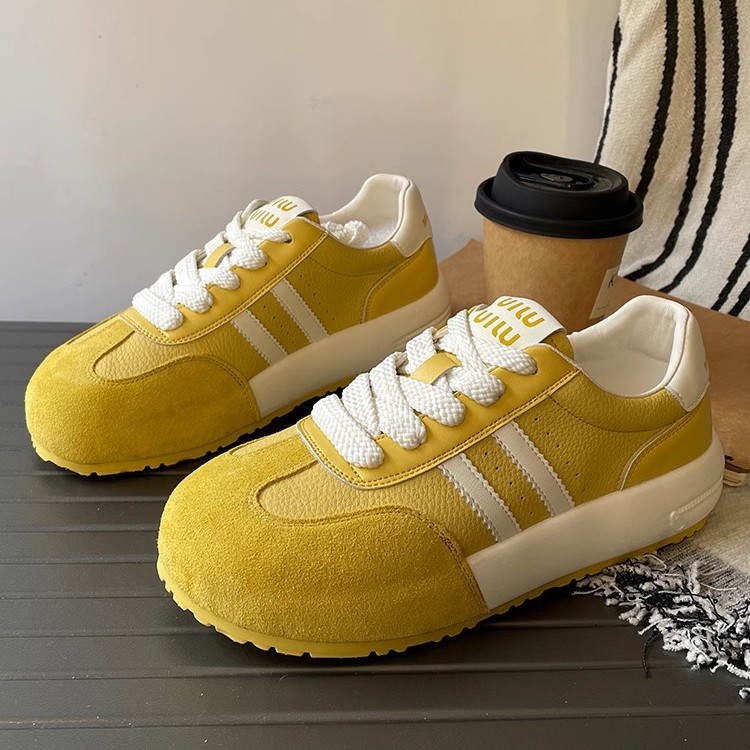 Zapatos blancos pequeños, zapatos de entrenamiento alemanes para mujer, primavera y verano de 2025, nuevos zapatos deportivos de suela suave transpirables y cómodos de cuero, zapatos individuales de todo fósforo