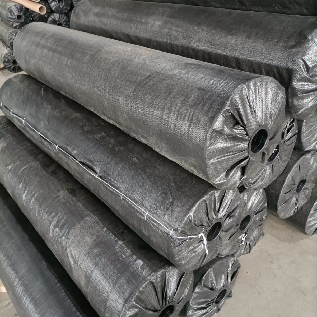 防草布抑草透气布厂家 塑编布 果园保湿打孔防草地布厂家价格