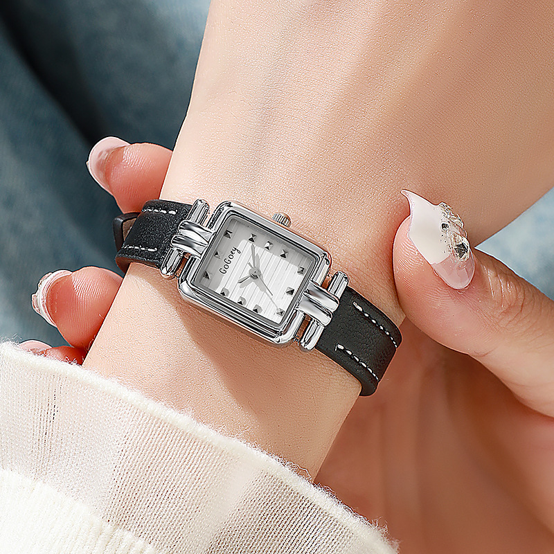 新型のレトロな小さい四角形の女性の腕時計の女性の時計のシンプルなローマのレトロなベルトの高級感の軽い贅沢な生放送の爆発金