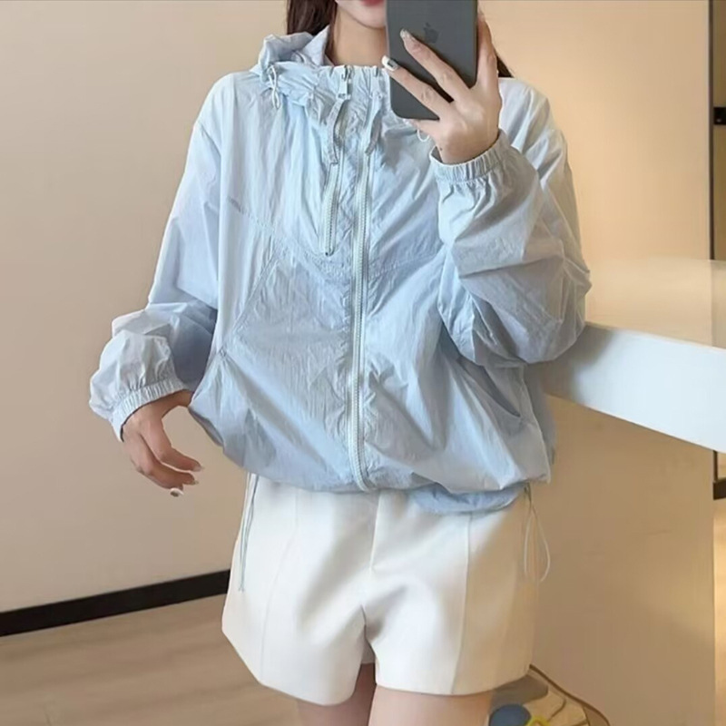 ヨーロッパのファッショナブルな女性用フード付き日焼け防止服 2025 夏の新しいスタイルのルーズカジュアル多用途ショートジャケットトレンディな小柄な人向け|undefined