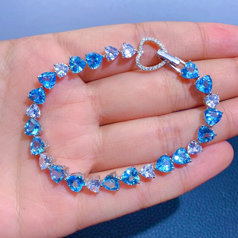 Light Luxury Aquamarine Gradual High Carbon Diamond Clasp Bracelet Imitation Natural Swiss Blue Topaz High-grade Heart-shaped Bracelet Light Luxury Aquamarine Gradual High Carbon Diamond Clasp Bracelet Imitation Natural Swiss Blue Topaz High-grade Heart-shaped Bracelet