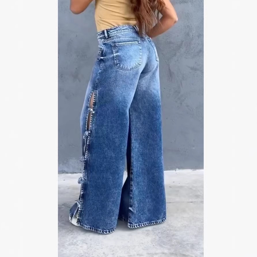 Calça jeans feminina elegante de perna larga, moderna e versátil, com estilo urbano americano._voghion.com