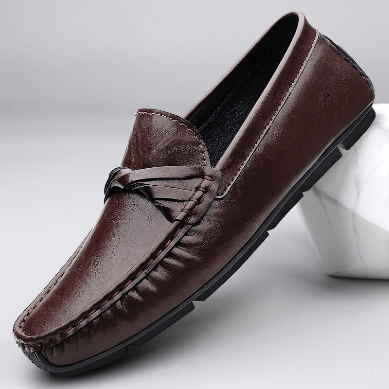 Zapatos de hombre de cuero real 2025 nuevos zapatos de negocios británicos transpirables con suela suave zapatos casuales perezosos con un pie zapatos para hombre