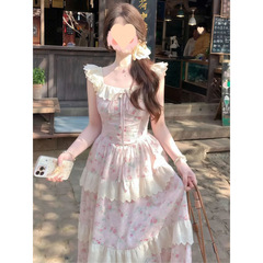 フランスの甘いウエストのかわいい小さい飛袖のレースのケーキのスカートの女性の夏の新型の休暇の風のワンピースのロングスカートの潮