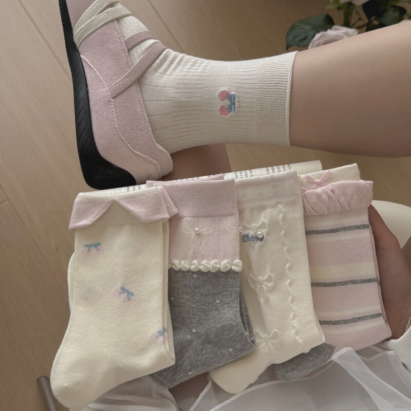 Autumn and winter ballet style bubble socks for women, fashionable pearl mid-calf socks, sweet college style bow-knot stacked socks Autumn and winter ballet style bubble socks for women, fashionable pearl mid-calf socks, sweet college style bow-knot stacked socks