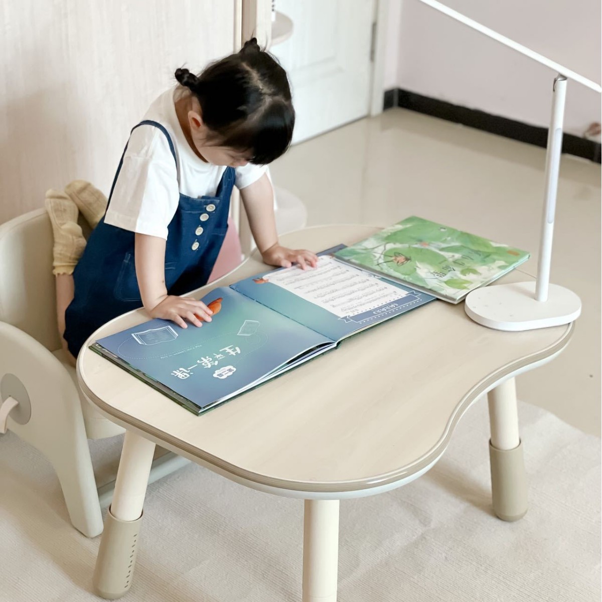 Peanut Table Children's Study Table Can Be Lifted and Adjusted Game Table Baby Kindergarten Early Education Table Chair Montessori Table