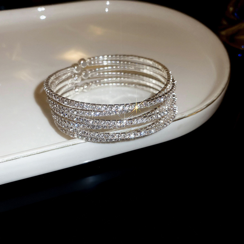 欧米のクロスボーダーにジルコンを入れて、ブレスレットを開けます。