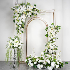 新商品の白緑色のシミュレーションバラの花のボールの長い列の花のプロポーズ式の結婚式の鉄芸のアーチの装飾の造花