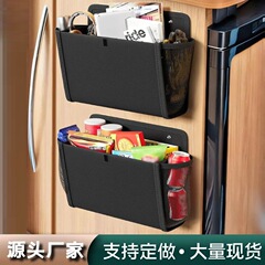 クロスボーダーのドアの後に靴の袋を収納します。