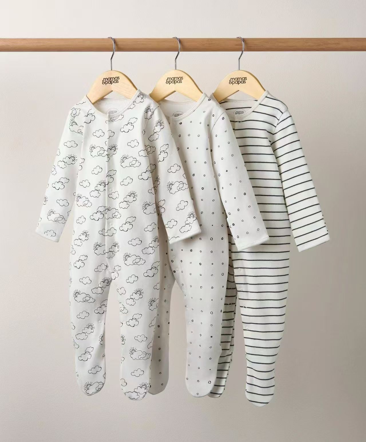 外国貿易の子供服春秋タイプの赤ちゃんのワンピースの長袖は足を包んでパジャマの新入生の赤ちゃんのプレゼントの箱を登ります。