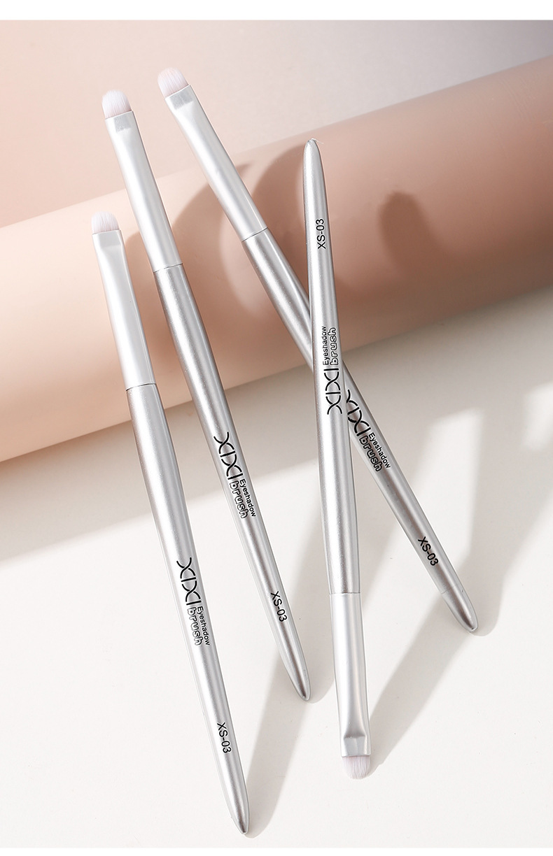 xixi Light Feather Eyeshadow Deep Brush, soft bristles, natural blending without clumping, a beauty tool for novice makeup artists undefined