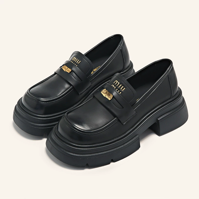 Маленькие лоферы с золотыми монетами, туфли на толстой подошве для женщин, весна 2024, Новая повседневная кожаная обувь без шнуровки в британском стиле в стиле ретро