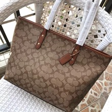 经典简约款饺子购物袋托特单肩包Pvc配皮封口K金属拉链防盗手提包