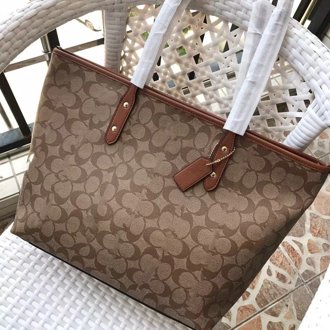 经典简约款饺子购物袋托特单肩包Pvc配皮封口K金属拉链防盗手提包