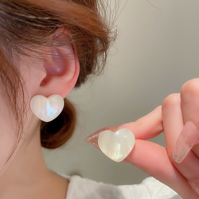 Flores dulces y elegantes transfronterizas, pendientes de perlas de amor, pendientes de estilo literario de moda de nicho, pendientes de todo fósforo con personalidad, mujeres