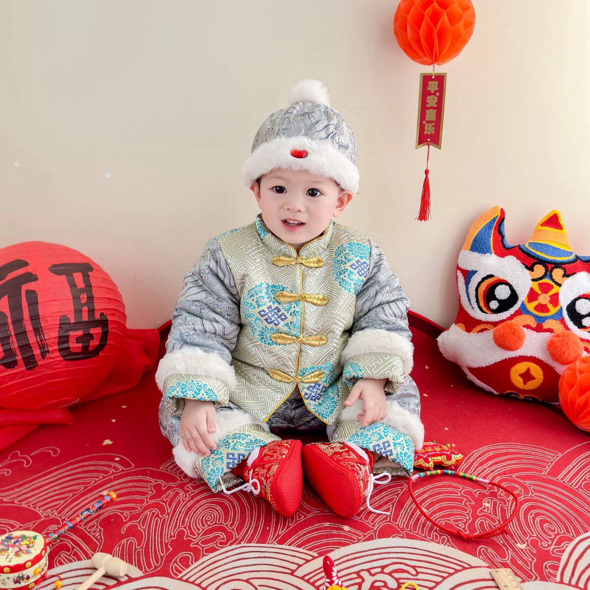 Мальчик в китайском стиле годовалый Тан одеваются осенью и зимой утолщены и хлопок