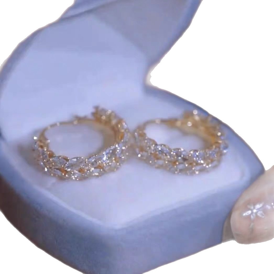 Orecchino a cerchio con spiga di grano e zirconi dal design unico per donna, elegante, lussuoso ma leggero, alla moda, squisito, di alta gamma e_voghion.com
