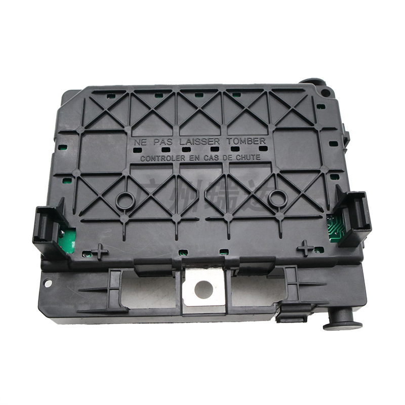 9650618280 adecuado para piezas de automóviles Peugeot caja de fusibles piezas de stock al por mayor