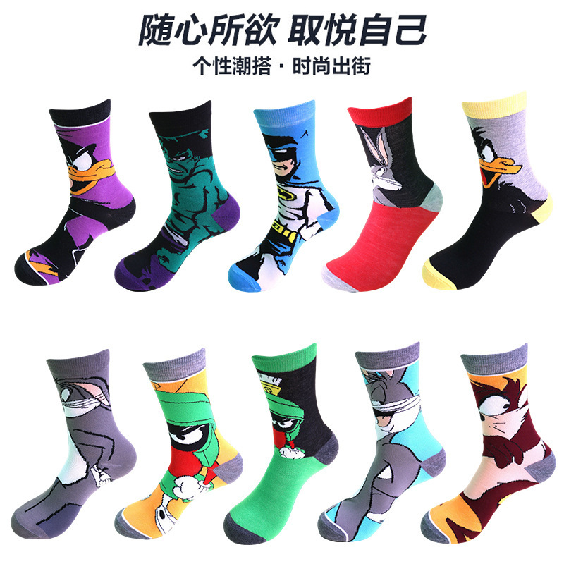 Source of cross-border men's and women's European and American trend socks personalized cartoon rabbit socks men's Daffy duck mid-barrel sports socks