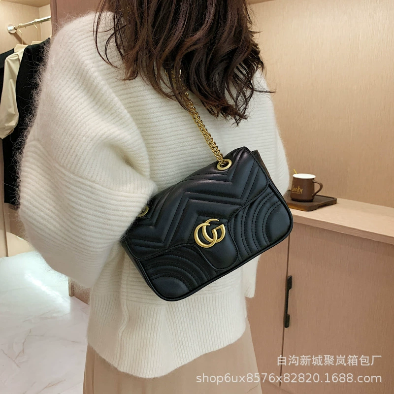 Сумка через плечо (в стиле chanel) с ромбовидной стёжкой, цепочный ремень, несколько цветов