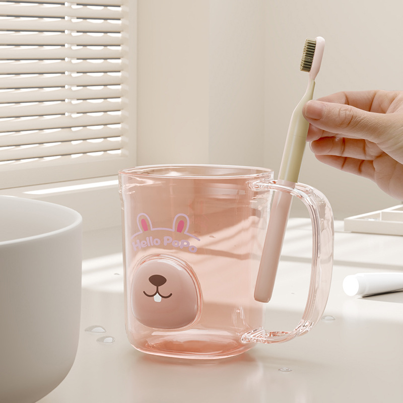 Escova de dentes infantil com enxaguante bucal, para uso doméstico em família de três pessoas, leve e luxuosa, em plástico cilíndrico._voghion.com